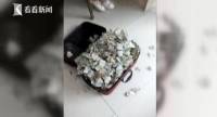 Сотрудники автосалона два дня считали чемодан с купюрами, сложенными в виде конвертов в Китае. (Видео) 0