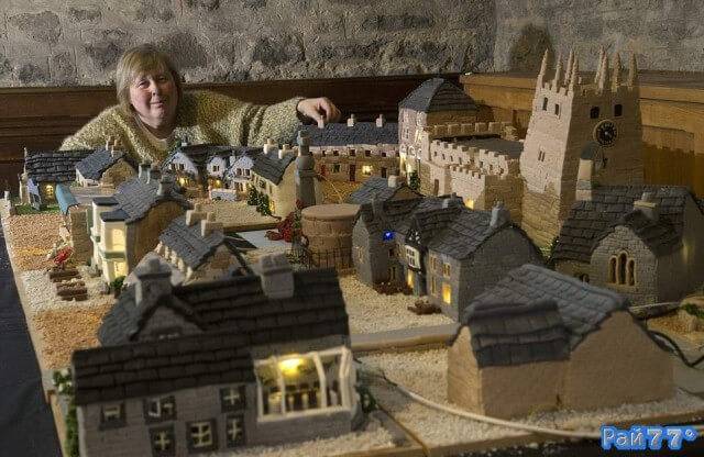 Кондитер создала рождественский торт - точную копию британской деревни