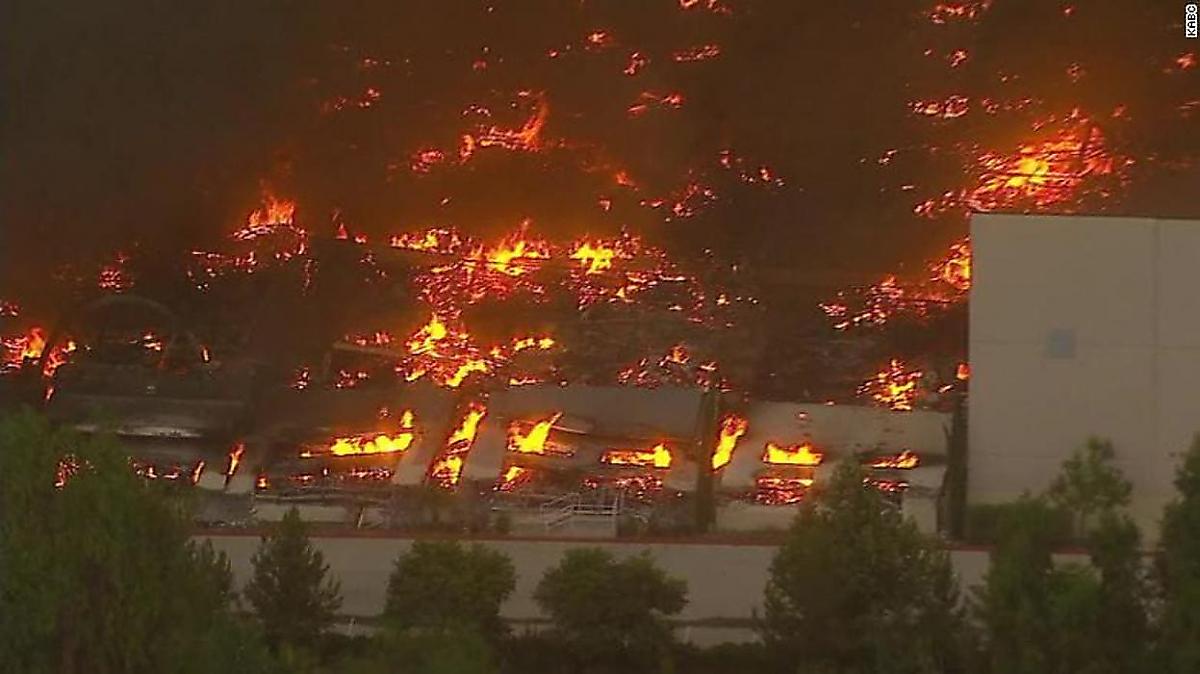 Огромный склад компании Аmаzоn сгорел в Калифорнии