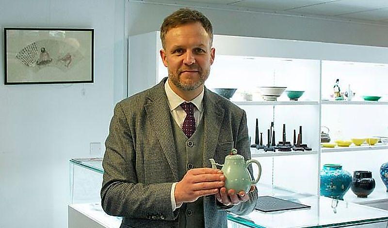 Треснувший чайник, пылившийся в британском жилище, нашёл нового хозяина за 1 миллион фунтов в Китае