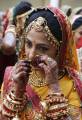 Традиционная массовая свадьба была организована в индийском штате Гуджарат. (Видео) 7