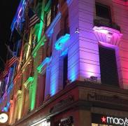 «Голубая Америка». Памятники и здания в США в честь праздника «ЛГБТ - гордости» были окрашены в радужные цвета. 7