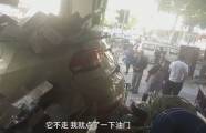 Неопытный водитель умудрился, сдавая задним ходом разнести магазин в Китае (Видео) 1