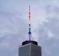 «Голубая Америка». Памятники и здания в США в честь праздника «ЛГБТ - гордости» были окрашены в радужные цвета. 6