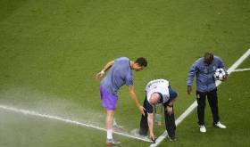 Криштиану Роналду принял незапланированный, холодный душ во время разминки перед финалом в Кардиффе 2