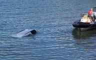 Владелец лодки утопил чужой Land Rover, используемый им в качестве буксира в британской гавани. (Видео) 2