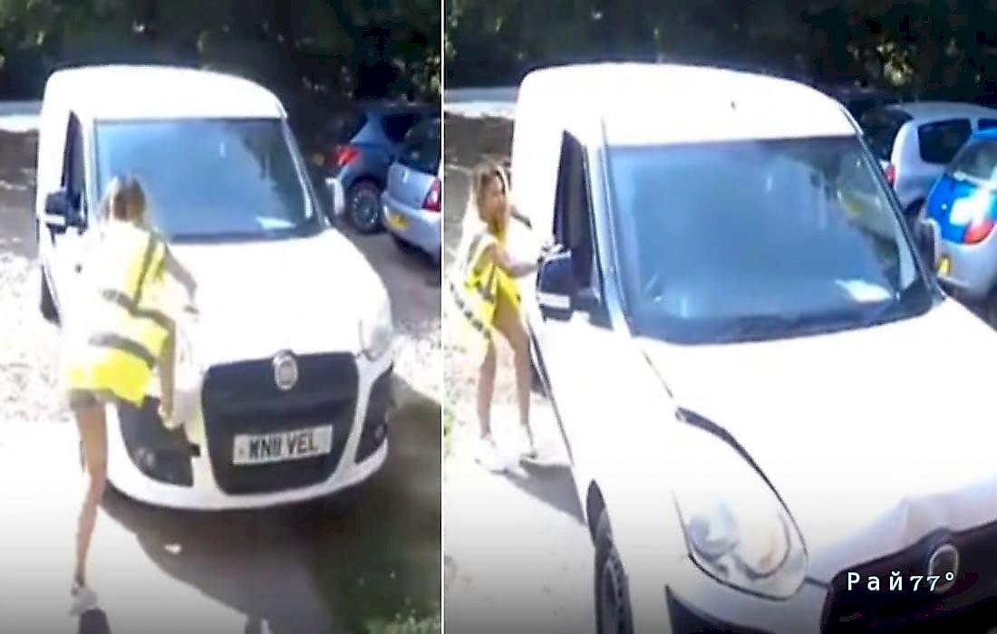 Блондинка пинком попыталась остановить «сбежавший» от неё автомобиль: видео