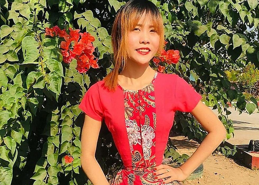 Жительница Мьянмы похвасталась 35-сантиметровой талией