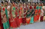 Традиционная массовая свадьба была организована в индийском штате Гуджарат. (Видео) 1