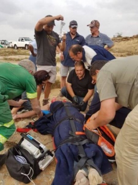 Пропавший без вести фермер, пять дней назад застрявший по скалой, был спасён в ЮАР.