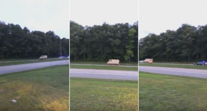 Погоня полицейских за гусеничной бронемашиной попала на видеокамеру случайного очевидца в США (Видео)