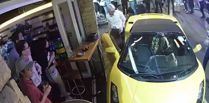 Lamborghini Gallardo «сбежал» от рассеянного хозяина в Гонконге (Видео)