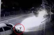 Сотрудник министерства здравоохранения протащил под автомобилем сбитого им мужчину в Таиланде - видео 2