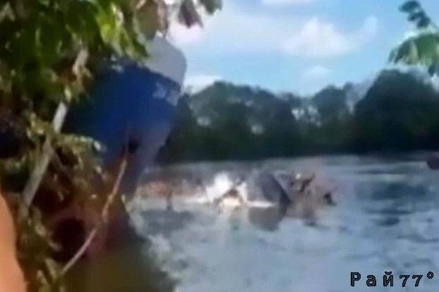 Грузовой корабль утопил судно с 40 туристами на борту в Никарагуа. (Видео)
