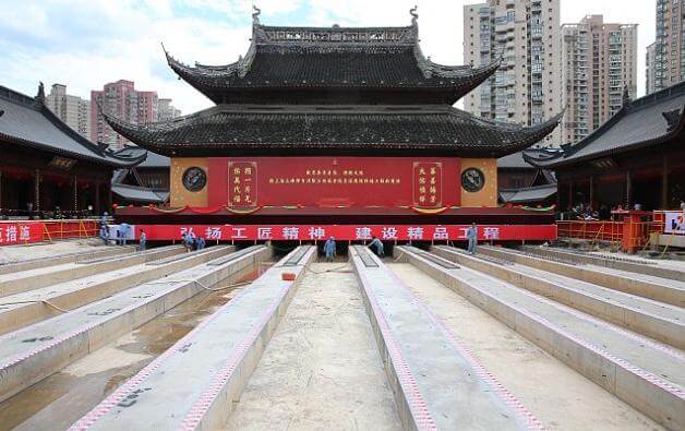 Необычная операция по перемещению буддийского храма, весом 2000 тонн началась в Шанхае. (Видео)