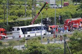 Молниеносная автокатастрофа попала в объектив видеокамеры в Японии 0