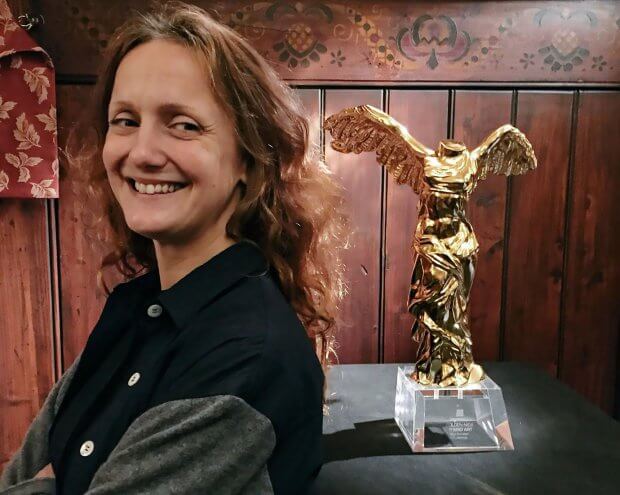 Словенская художница получила премию «Золотая Ника» за необычный «вклад» в искусство на выставке в Австрии.