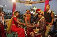 Традиционная массовая свадьба была организована в индийском штате Гуджарат. (Видео) 3