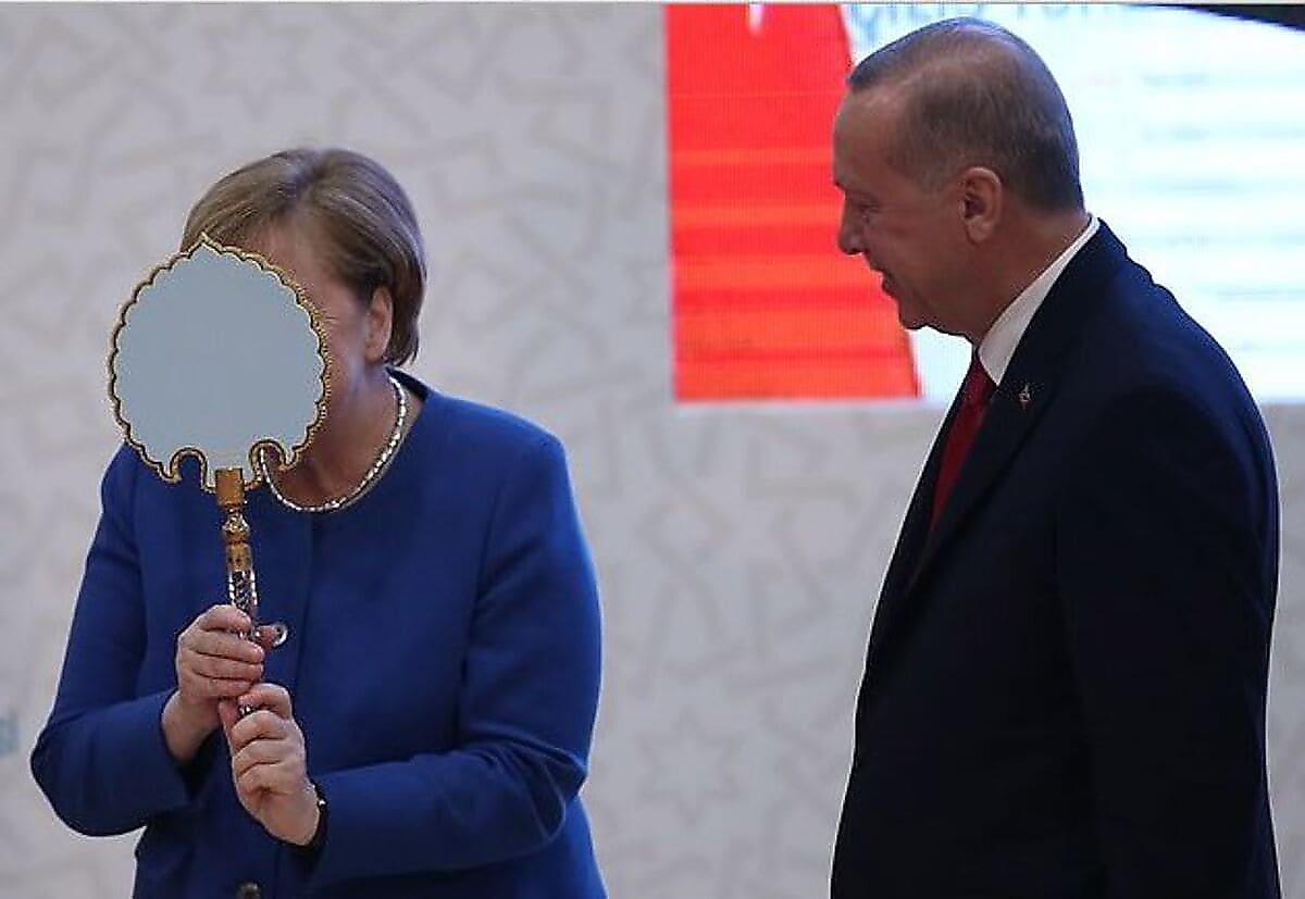 «Я ль на свете всех милее?» Меркель обрадовалась подаренному Эрдоганом зеркалу