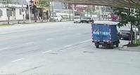 Владелец похищенных собак, во время автопогони, перевернул фургон живодёра в Китае (Видео) 0