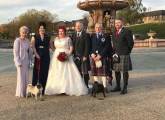 Мопсы - бесстыдники сыграли собачью свадьбу во время церемонии бракосочетания в Шотландии. 2