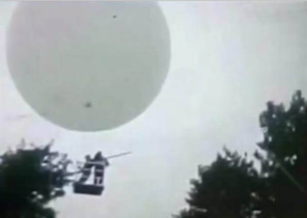 Китаец, собирающий кедровые орехи на воздушном шаре, неожиданно оказался за сто километров от своего дома. (Видео)