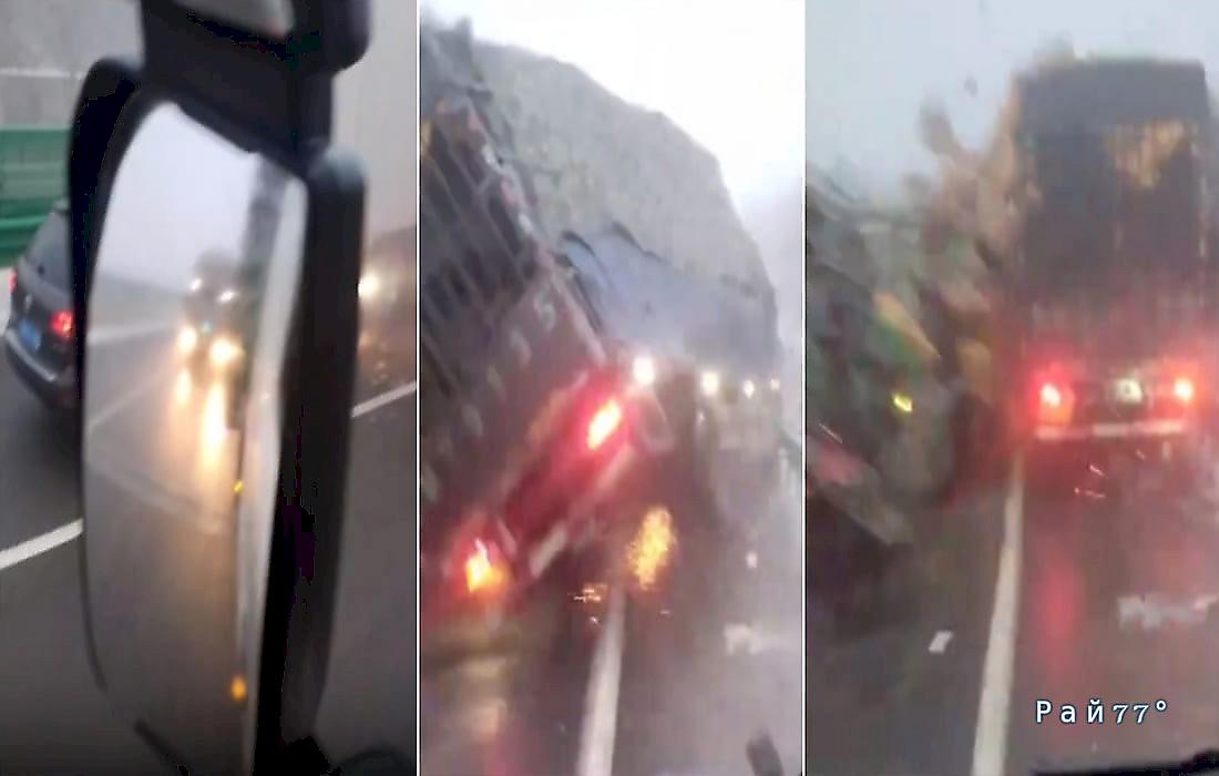 Водитель фуры в самый последний момент объехал аварию и стабилизировал свой грузовик: видео
