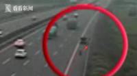 Автовладелец выбрал неудачное место для замены колеса на мосту в Китае (Видео) 0