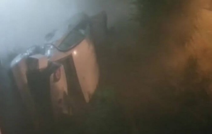 Легковой автомобиль, пробив забор, врезался в здание школы в Австралии (Видео)