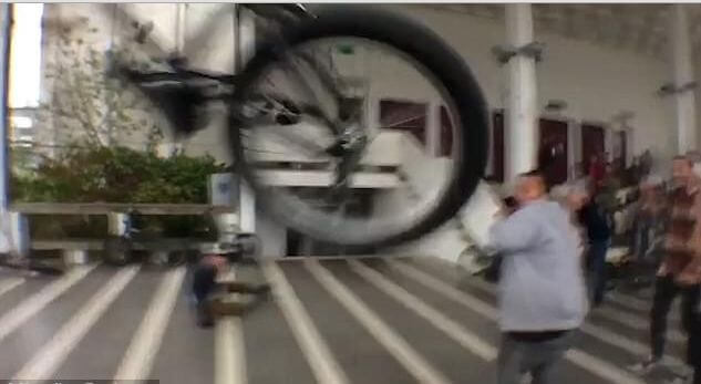 Итальянский оператор запечатлел полёт велосипеда... от первого лица. (Видео)