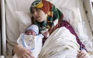 Сирийские мать и дочь одновременно родили мальчиков в турецкой больнице. (Видео) 1