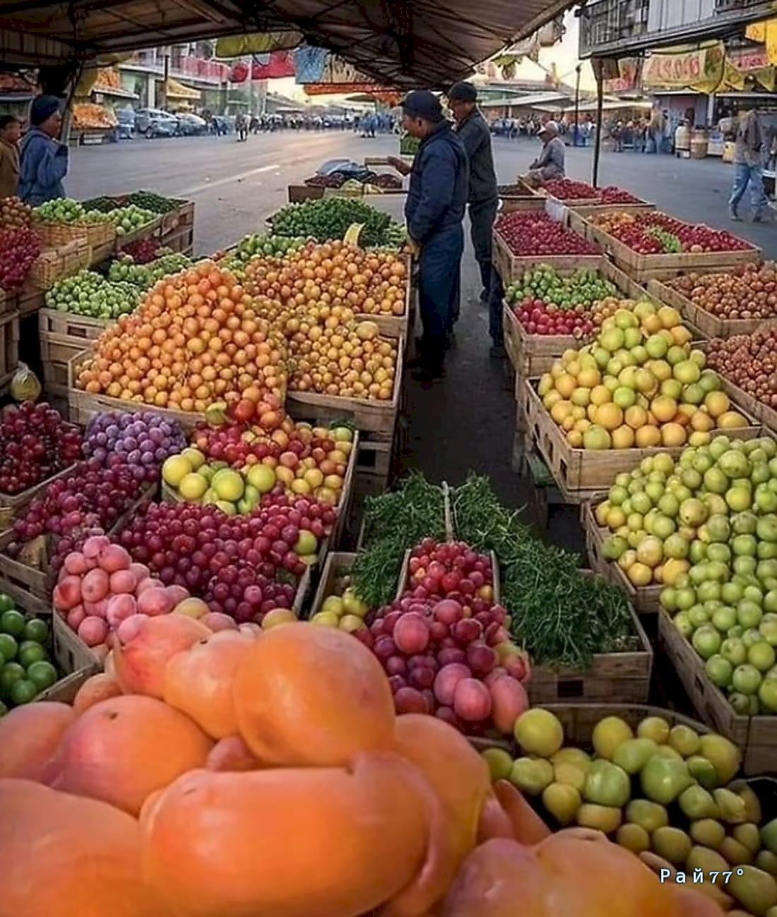 Интернет-пользователи разглядели очертания Иисуса в фруктах выложенных на прилавке магазина