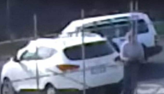 Наглый воришка угнал автомобиль прямо из под носа автовладельца в Австралии. (Видео)