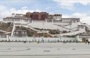 300 волонтёров, используя 92 тонны краски, за 9 дней перекрасили древний тибетский дворец. (Видео) 4