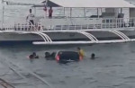 Случайные свидетели спасли двух детей из салона автомобиля, упавшего в море на Филиппинах (Видео)
