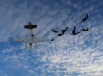 Потрясающие кадры высадки «небесного десанта» запечатлел парашютист в небе над ЮАР
