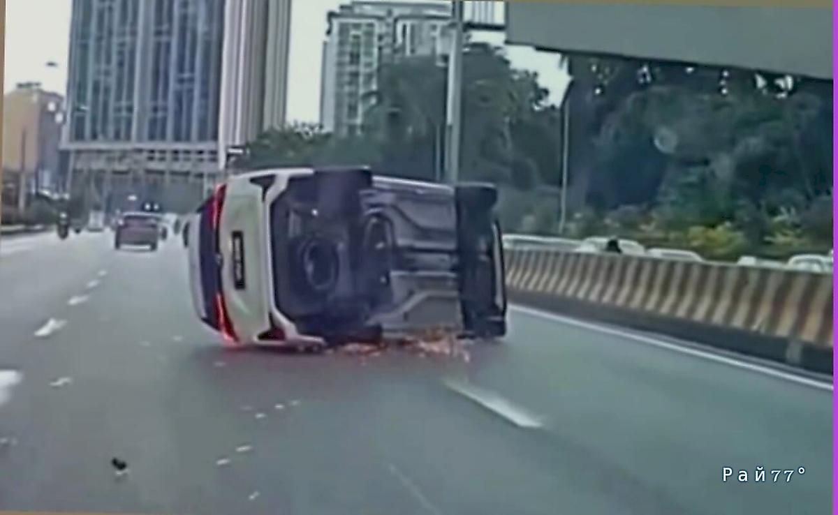 Водитель легковушки продолжил маршрут, опрокинув на бок свой автомобиль ▶️