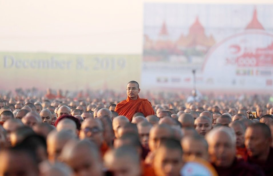 30000 монахов приняли участие в крупномасштабной акции «попрошайничества» в Мьянме