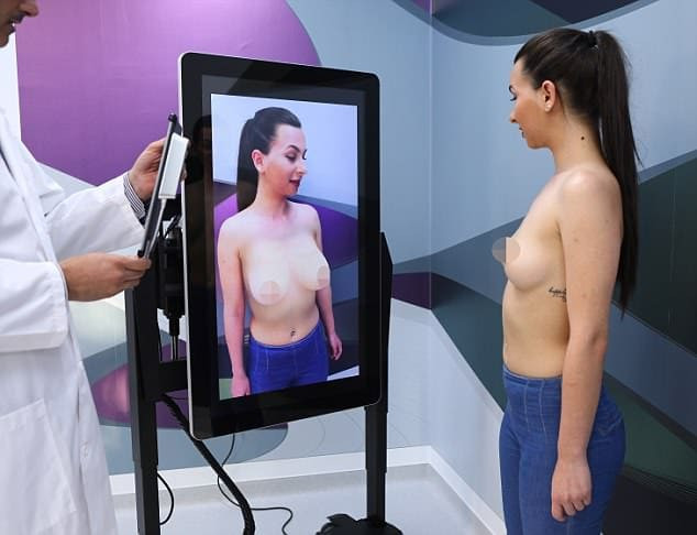 Британская клиника запустила новую технологию «примерки» груди перед изменением (Видео)