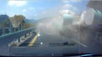 Водитель легковушки не пострадал, оказавшись в центре ДТП, с участием трёх грузовиков (Видео)