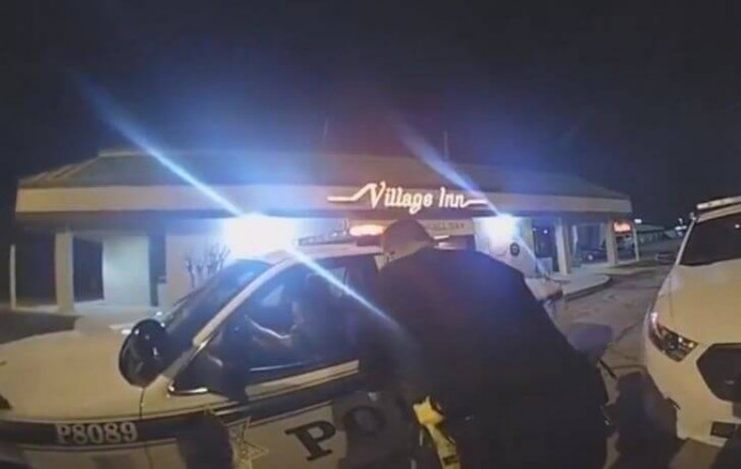 Пойманная полицейскими автоугонщица - угнала патрульную машину в США (Видео)
