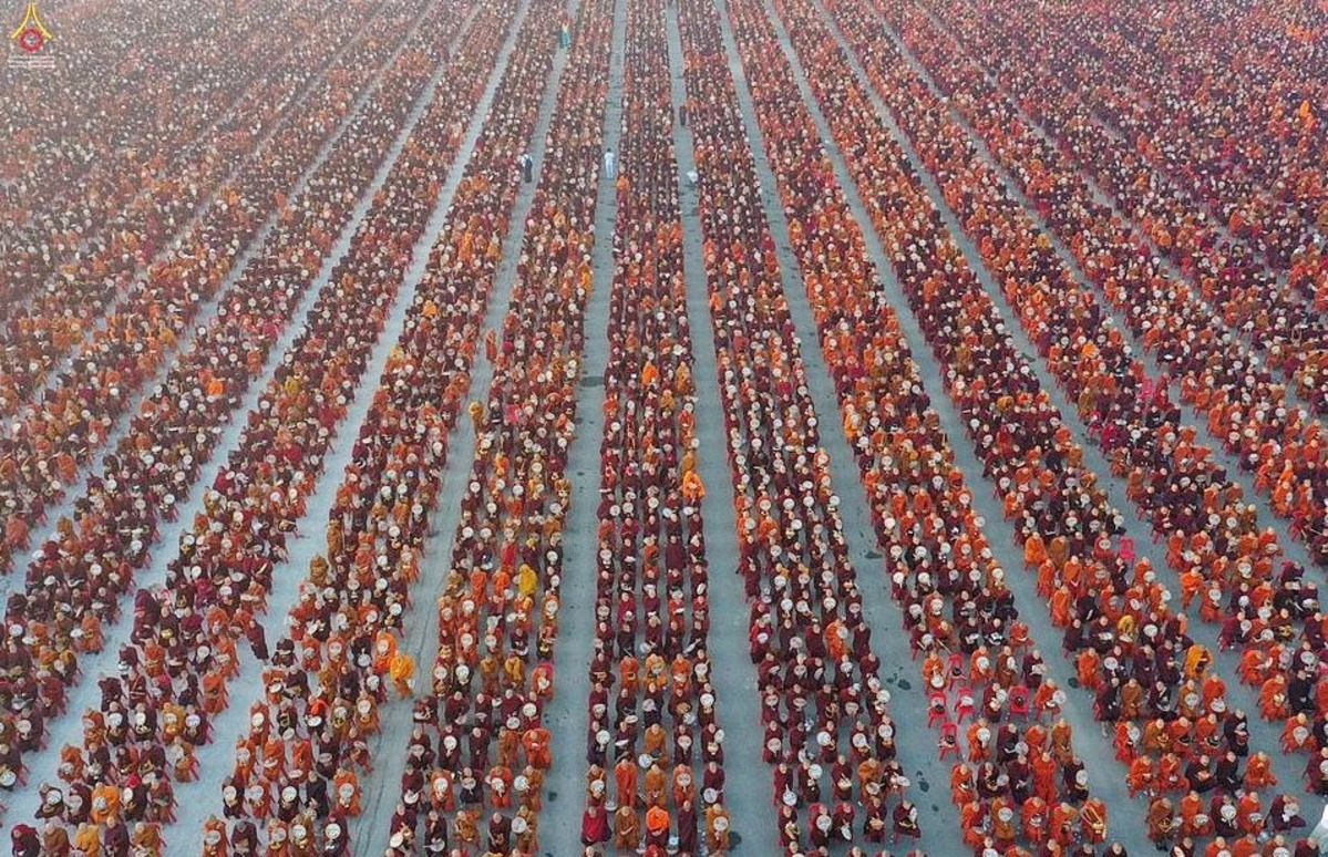 30000 монахов приняли участие в крупномасштабной акции «попрошайничества» в Мьянме