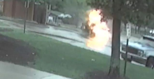Американская автомобилистка чудом выжила, после взрыва газового баллона в салоне автомобиля (Видео)