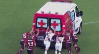 Футболисты вынуждены были толкать «карету скорой помощи» со стадиона в Бразилии (Видео)