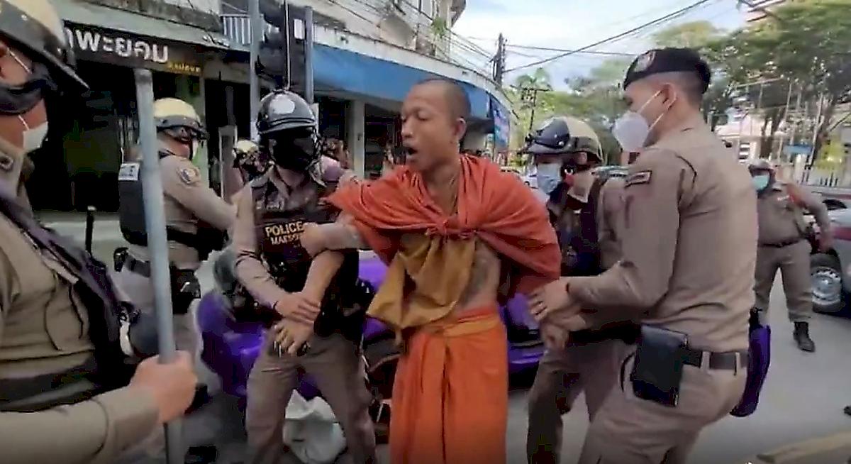 Буддийский монах угнал несколько автомобилей в Таиланде