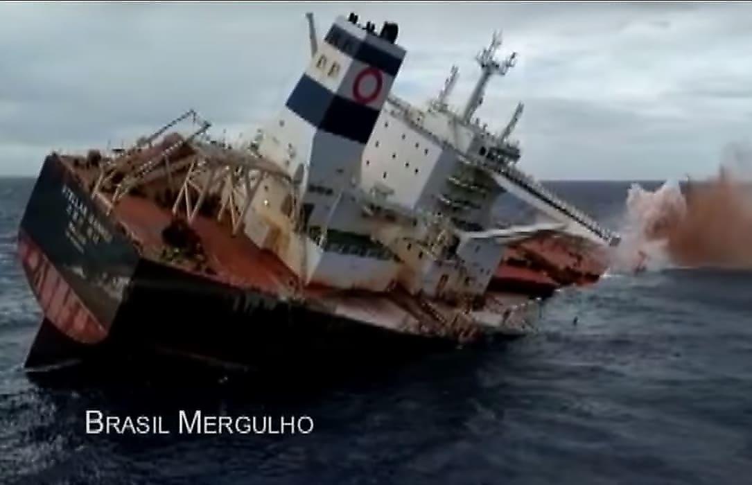 Огромное торговое судно затопили у побережья Бразилии