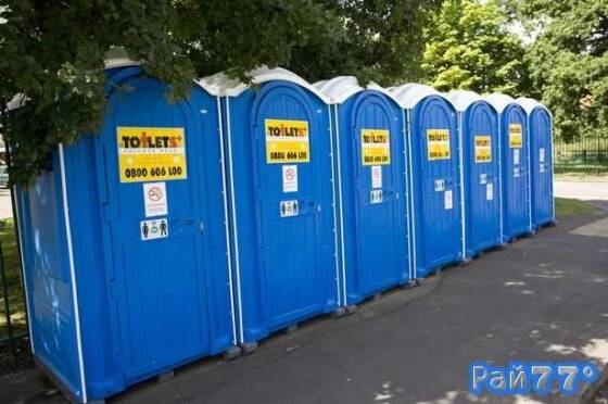Дамские био-туалеты, установленные на территории проведения фестиваля