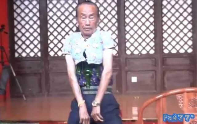 <p>
	Необычный эксперимент со своим организмом продемонстрировал 72-летний житель города Цанчжоу (провинция Хэбэй) по имени Ван Баохе.
</p>