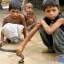 Индийский факир обучает маленьких детей искусству заклинания змей (Видео) 1