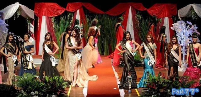 В Джакарте провели тайный конкурс красоты среди трансгендеров